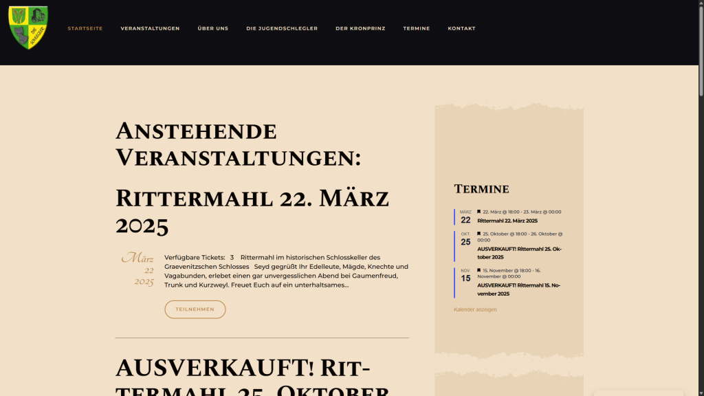Screenshot der Die Schlegler e.v.-Website. Webseite mit Ankündigung für Veranstaltungen, insbesondere das Rittermahl am 22. März 2025, das in einem historischen Schlosskeller stattfindet. Das Design zeigt eine beige Hintergrundfarbe mit schwarzem Text und einer Menüleiste am oberen Rand. Es sind auch Informationen zu verfügbaren Tickets und weiteren Terminen zu sehen.